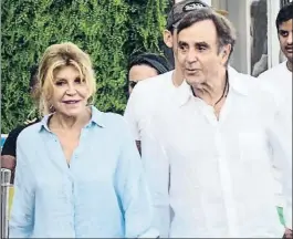  ?? KMJ/KMA / GTRES ?? La última foto juntos. Carmen Cervera y Manolo Segura, el pasado 14 de agosto, en Marbella. Desde hacía unos años era habitual verlos juntos en vacaciones junto a Borja, Blanca, sus cuatro hijos y las gemelas de Tita