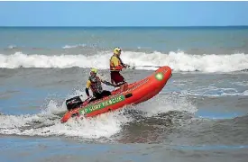  ?? CAMERON BURNELL/FAIRFAX NZ ?? The search continued on the water on Tuesday for Jared Anderson.