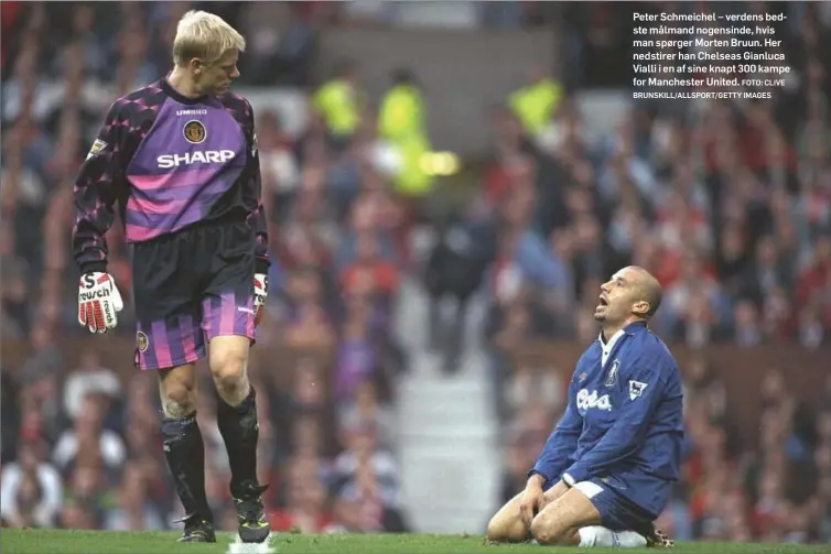  ?? FOTO: CLIVE BRUNSKILL/ALLSPORT/GETTY IMAGES ?? Peter Schmeichel – verdens bedste målmand nogensinde, hvis man spørger Morten Bruun. Her nedstirer han Chelseas Gianluca Vialli i en af sine knapt 300 kampe for Manchester United.