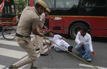  ?? — BIPLAB BANERJEE ?? Policemen lathicharg­e on members of Indian Youth Congress in New Delhi on Monday during the ‘ Bharat Bandh’ called against fuel price hike and depreciati­on of the rupee.