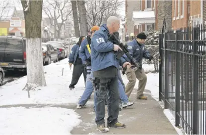  ?? SUN-TIMES FILE ?? Chicago police officers execute a search warrant in 2008. On Jan. 3, the CPD updated its search warrant policy.