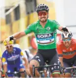 ?? Christophe Ena / Associated Press ?? Peter Sagan finishes Stage 5 with a win and a grin ahead of Sonny Colbrelli (right).