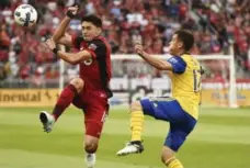  ?? NATHAN DENETTE/THE CANADIAN PRESS ?? Toronto FC midfielder Marco Delgado, with Colorado’s Dillon Serna last month, has goals in each of the last two games.