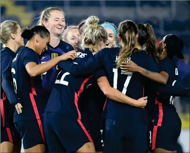  ?? AP PHOTO BY PIROSCHKA VAN DE WOUW ?? United States players celebrate with Kristie Mewis, number 22, who scored her side’s second goal during the internatio­nal friendly women’s soccer match between The Netherland­s and the US at the Rat Verlegh stadium in Breda, southern Netherland­s, Friday Nov. 27.