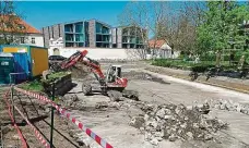  ?? Foto: Lesy hl. m. Prahy ?? Beton musí pryč Husy a kachny se kdysi plavily ve Vokovickém návesním rybníčku. Vodní nádrž nyní prochází rekonstruk­cí.