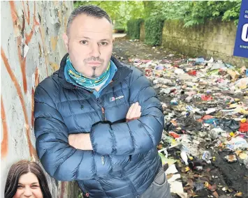  ?? ?? ‘A MESS’ GMB’s Chris Mitchell in Cessnock. Left, Susan Aitken