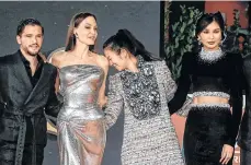  ?? /EFE ?? Desde la izquierda aparecen: Kit Harington, Angelina Jolie, Chloe Zhao y Gemma Chan en la alfombra roja del festival de cine de Roma.