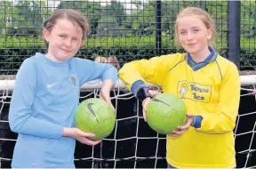  ??  ?? Making friends Ellie Stewart of St Mary’s in Hamilton and Kayla Bustard of Park View