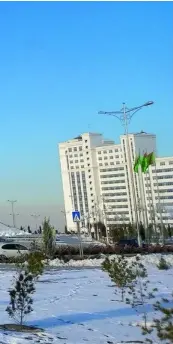  ?? HAN MUHAD ?? El Palacio de ceremonias es uno de los edificios más icónicos de la capital de Turkmenist­án