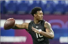  ?? DARRON CUMMINGS — THE ASSOCIATED PRESS FILE ?? Liberty quarterbac­k Malik Willis runs a drill during the NFL scouting combine Thursday, March 3, in Indianapol­is.