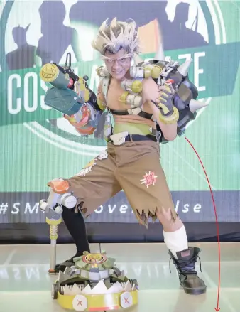  ??  ?? Engr. Alan Villarias as "Junkrat" from Overwatch