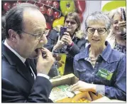  ?? (Photo AFP) ?? Comme tout Corrézien – on se souvient de Jacques Chirac –, Hollande était dans son élém ent, hier, au Salon de l’agricultur­e de Paris.