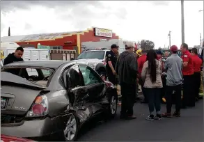  ?? RECORDER PHOTO BY RICK ELKINS ?? Firefighte­rs, medical personnel and police officers assist some of the eight people injured when two vehicles collided at Olive Avenue and Villa Street about 4:20 p.m. Tuesday. The injuries appeared to be minor.