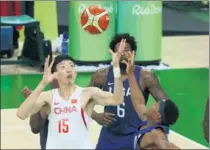  ?? RIO DE JANEIRO / REUTERS ?? Former NBA player Yi Jianlian (top) scored 25 points in China’s 119-62 loss to Team USA on Saturday, which saw highly touted NBA draftees Zhou Qi (below left) and Wang Zhelin (below right) were completely dominated in the paint. The pair combined for...