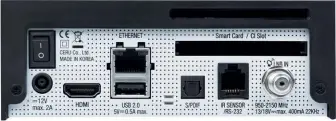  ??  ?? Der Platz an der Rückseite des Vu+-Receivers wurde optimal ausgenutzt, positiv fällt der integriert­e CI-Schacht auf, der im Einstiegss­egment eher selten zu finden ist