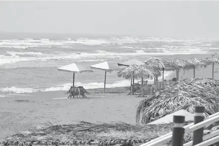  ?? FOTOS: EDUARDO MURILLO ?? Actividad en las playas continúa siendo baja, lamentan prestadore­s de servicios.