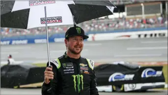  ?? BUTCH DILL — THE ASSOCIATED PRESS ?? Kurt Busch walks back to garage during a rain delay at a NASCAR race at Talladega Superspeed­way on Sunday.