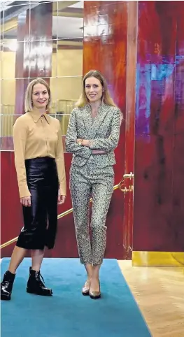  ?? Clemens Fabry ?? Lotte Puschmann (l.) und Ema Kaiser-Brandstaet­ter laden seit 2018 in ihren Salon im Looshaus.