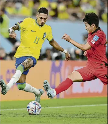  ?? FOTO: GETTY ?? Raphinha brilló ayer en el Brasil-Corea del Sur
En la imagen, junto al valenciani­sta Kang-In-Lee