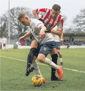  ??  ?? Yate’s Nick Humphreys battles with Evesham’s Joe Turley