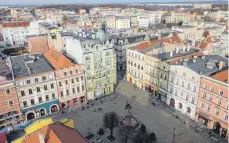  ?? FOTO: PRIVAT ?? Ein Bildvortra­g beim Dankeschön-Abend der Städte Partner Biberach machte Lust auf Polen. Hier ein Blick auf die Fassaden am Marktplatz von Biberachs Partnersta­dt Schweidnit­z.