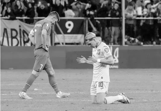  ?? AP ?? Ukraine’s Mykhailo Mudryk (right) celebrates at the end of the Euro 2024 qualifying play-off football match between against Iceland, at the Tarczynski Arena Wroclaw in Wroclaw, Poland, yesterday.