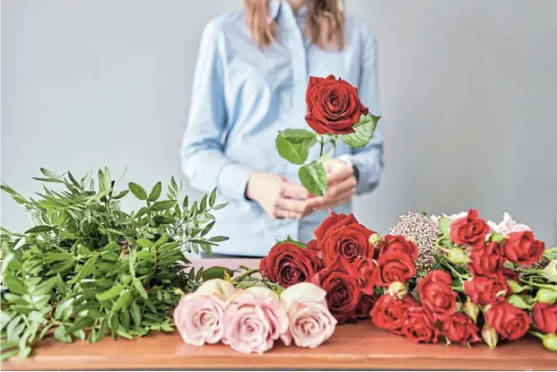  ?? Picture: 123RF ?? EXPRESS YOURSELF: Flowers are traditiona­lly seen as a symbol of love and can be combined in endless combinatio­ns of posies, bouquets and formal arrangemen­ts.
