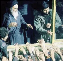  ?? Ansa ?? L’inizio della fine
L’ayatollah Khomeini nel 1979, accanto l’attuale leader Khamenei