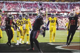  ?? JOSIE LEPE — STAFF PHOTOGRAPH­ER ?? Quarterbac­k Brian Hoyer celebrates after scoring a touchdown — the team’s first this season — early in Thursday’s loss to the Rams.