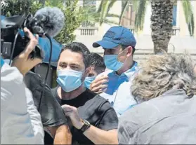  ?? FOTO: EFE ?? Maguire, a la salida del juzgado
El futbolista se lió a mamporros en la noche del jueves