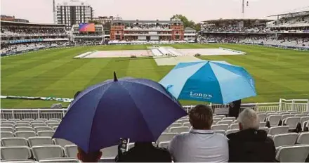  ?? REUTERS PIC ?? Spectators waiting for the England-India match to start at Lord’s in London yesterday.