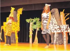  ?? FOTO: SCHULZENTR­UM ALDINGEN ?? Noch herrscht „dicke Luft“zwischen Giraffen und Zebras. Aber am Ende des Musicals „Tuishi Pamoja“werden sie sich versöhnen.