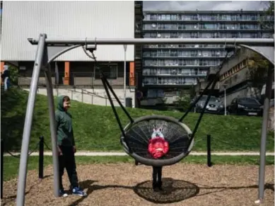  ?? © Kristof Vadino ?? Kinderen spelen in Peterbos, de Anderlecht­se probleemwi­jk.