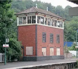  ?? PAUL FOSH AUCTIONS ?? Change here: The former signalbox at suburban Torre station has been sold.