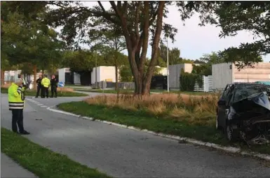  ?? FOTO: KENNETH MEYER ?? Politiet på arbejde på ulykkesste­det 5. september, efter at bilen med de unge mennesk