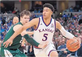  ?? AJ MAST/ASSOCIATED PRESS ?? Kansas’ Quentin Grimes drives past Michigan State’s Matt McQuaid during the topranked Jayhawks’ 92-87 victory over the 10th-ranked Spartans.