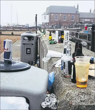  ?? Picture: Darren Packman ?? Residents have long complained about the district’s beaches being covered in rubbish after summer weekends