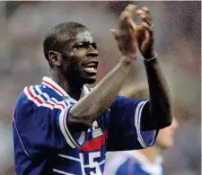  ??  ?? La vittoria Lilian Thuram esulta dopo la semifinale dei Mondiali del 1998 contro la Croazia allo Stade de France di Saint Denis, a Parigi. Lilian Thuram ha giocato nel Parma, nella Juventus e nel Barcellona. Thuram è autore di due libri «Le mie stelle...