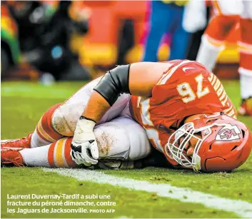  ?? PHOTO AFP ?? Laurent Duvernay-tardif a subi une fracture du péroné dimanche, contre les Jaguars de Jacksonvil­le.