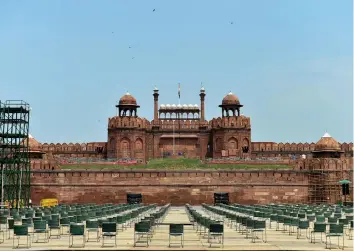  ??  ?? Preparatio­n underway at Red Fort ahead of the upcoming Independen­ce Day celebratio­ns Old Delhi on Tuesday. —
PTI