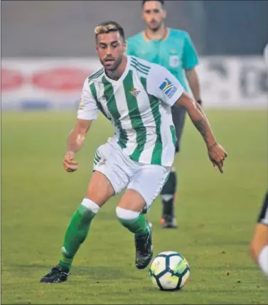  ??  ?? POLIVALENC­IA. Víctor Camarasa fue uno de los jugadores que Setién probó como medio organizado­r.