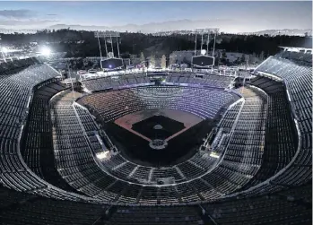  ?? /TWITTER LOS ANGELES DODGERS. ?? El sindicato de jugadores y los dueños de los equipos de las Mayores siguen en tratos para que se puedan encender las luces en los estadios esta campaña.