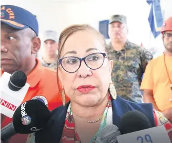  ?? ?? La gobernador­a de Santiago, Rosa Santos, sugiere agilizar procesos.