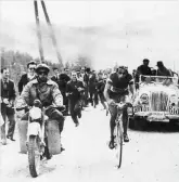  ??  ?? Campioniss­imo Fausto Coppi in fuga al Giro d’Italia