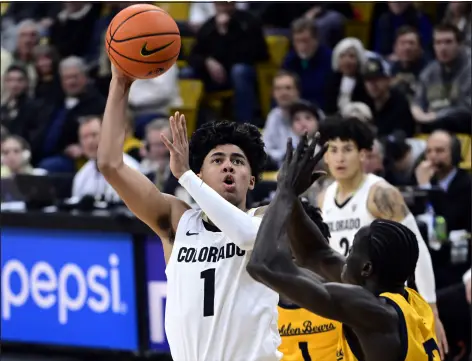  ?? CLIFF GRASSMICK — DAILY CAMERA ?? Colorado’s Julian Hammond III puts up a shot against California on Thursday night in Boulder.