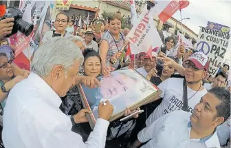 ?? REUTERS ?? Campaña. El izquierdis­ta Andrés López Obrador marcha adelante en las encuestas.