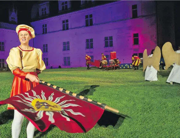  ?? DOMINIC ARIZONA BONUCCELLI ?? The Chateau Royal d’Amboise’s performanc­es include live actors, fireworks and an English audioguide for visitors from overseas.