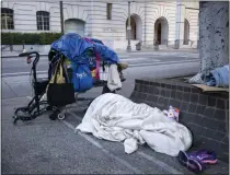  ?? DAVID CRANE – STAFF PHOTOGRAPH­ER ?? On the morning of the 2018State of the City address presented by Mayor Eric Garcetti at Los Angeles City Hall, homeless begin waking near City Hall. The homeless problem is still as a major issue.