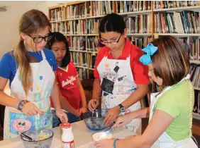  ??  ?? Students can prep such dishes as mashed potatoes, an introducto­ry kitchen skill.