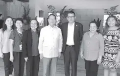  ??  ?? In photo (from left): Mae Gallos (DOH), Alice Opeña (DTI-BSMED), Usec. Zeny Maglaya (DTI-ROG), Sec. Francisco Duque (DOH), PA Joey Concepcion, Merly Cruz (Go Negosyo) and Gianina Napo (Go Negosyo).